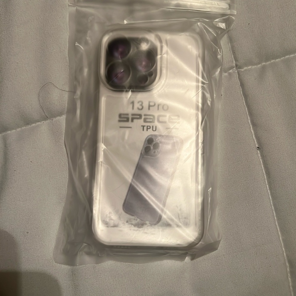 Clear iPhone 13pro phone case (brand new)